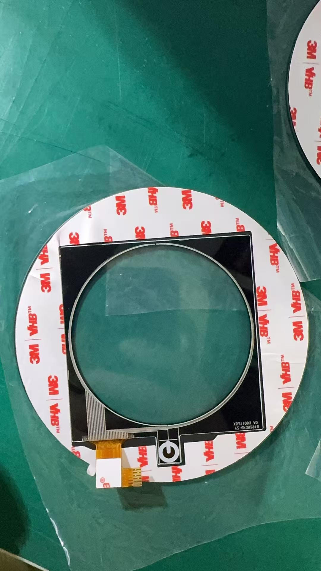 টাচস্ক্রিন কভার প্যানেলের জন্য ভিএইচবি ডাবল-সাইডেড টেপ ব্যবহারের সুবিধা